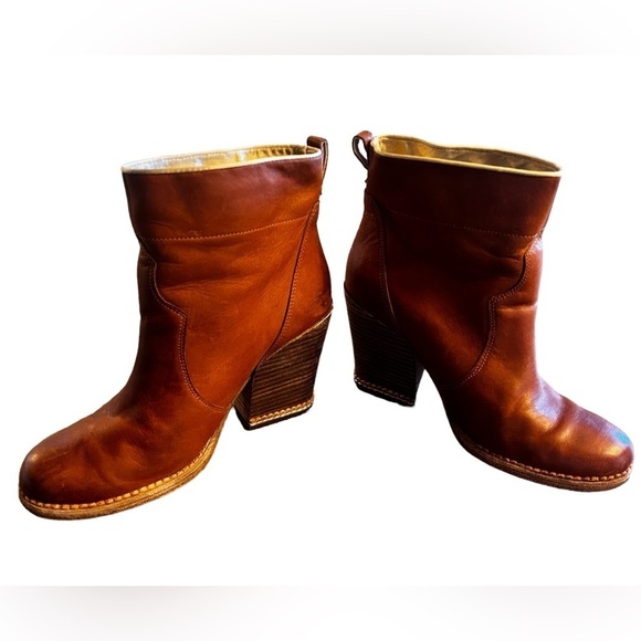 Size 7 women’s Timberland Marge pull on leather heel booties great condition - Picture 4 of 7